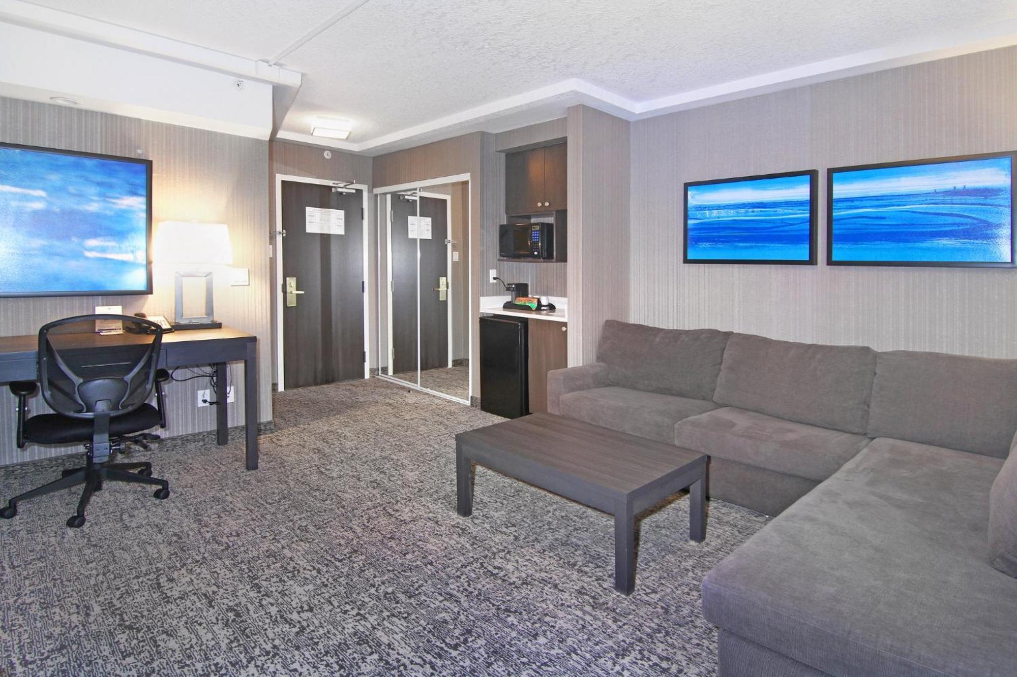 Holiday Inn Express And Suites Calgary By Ihg Zewnętrze zdjęcie