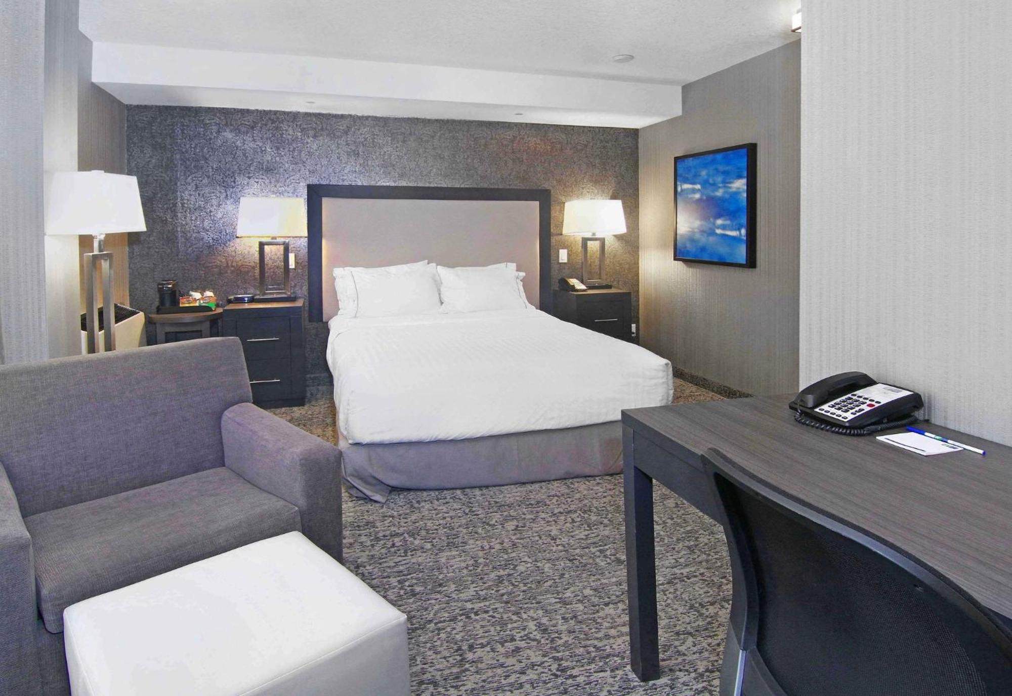 Holiday Inn Express And Suites Calgary By Ihg Zewnętrze zdjęcie